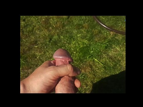❤️ O bunăciune fierbinte își face sex cu păsărica roz și ejaculează cu un squirt într-o grădină de vară at porn ro.klassikaprint.ru ️❤