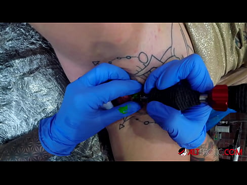 ❤️ Sully Savage, o bunăciune extrem de tatuată, și-a făcut un tatuaj pe clitorisul ei at porn ro.klassikaprint.ru ️❤